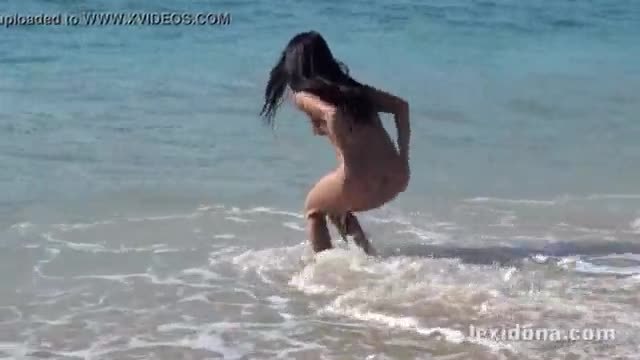 Fit body - watch me have fun on the beach before i masturbate