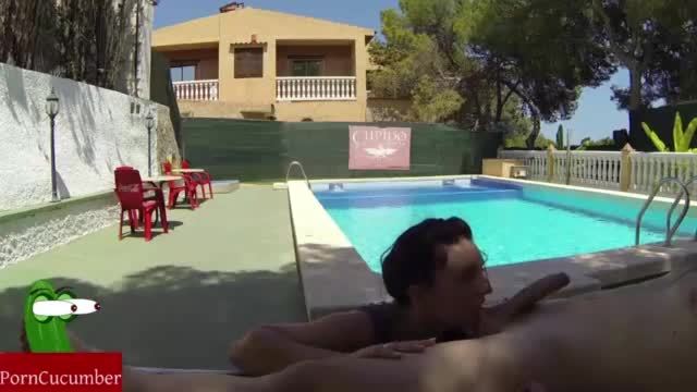 Selfies eating cock in the pool