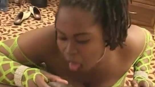 Ebony slut play with huge cock