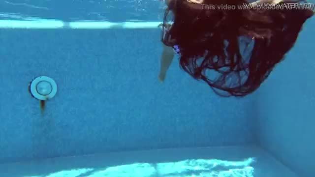 Andreina de luxe in erotic underwatershow