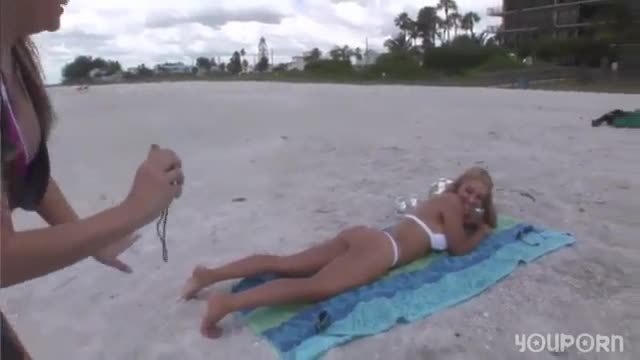 Youporn - amanzing blonde poses for photos on the beach dreamgirls
